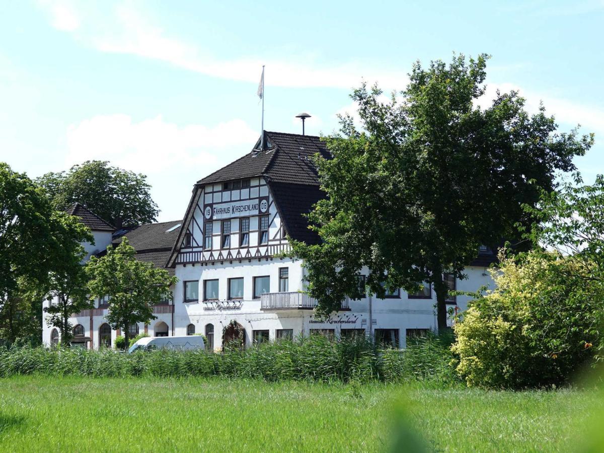 Hotel Faehrhaus Kirschenland Jork Exteriör bild